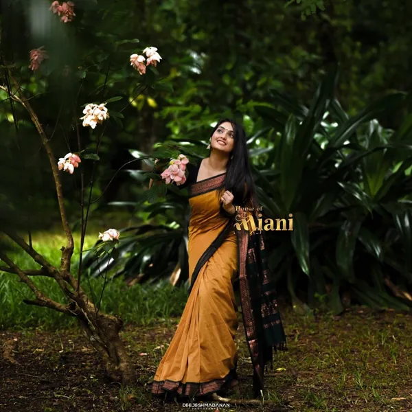 Golden_Soft_Lichi_Silk_Saree_For_Women