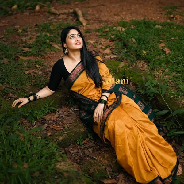 Golden_Soft_Lichi_Silk_Saree_For_Women