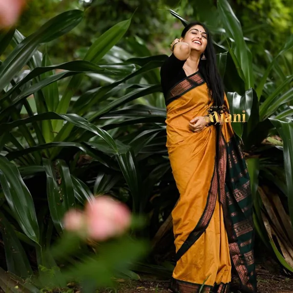Golden_Soft_Lichi_Silk_Saree_For_Women
