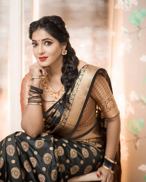 Black_Soft_Lichi_Silk_Saree_For_Women