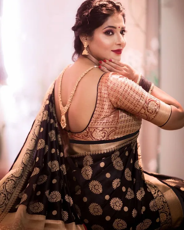 Black_Soft_Lichi_Silk_Saree_For_Women