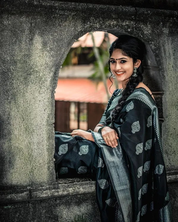 Black_Soft_Lichi_Silk_Saree_For_Women