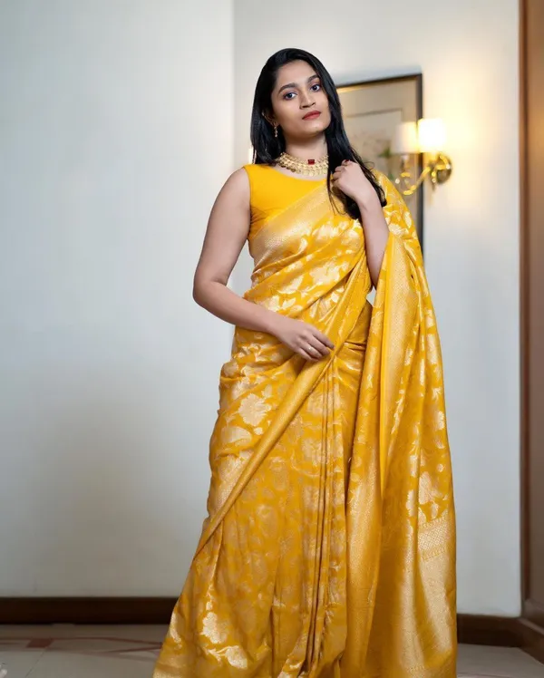 Yellow_Soft_Lichi_Silk_Saree_For_Women