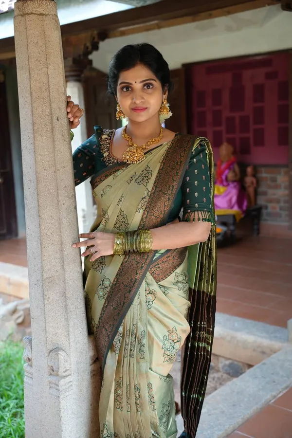 Green_Soft_Lichi_Silk_Saree_For_Women