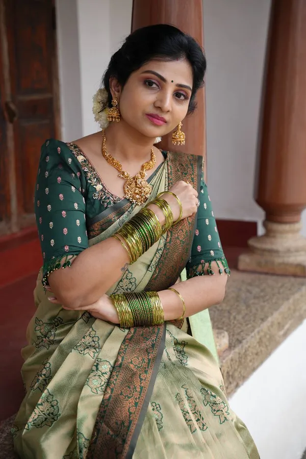 Green_Soft_Lichi_Silk_Saree_For_Women