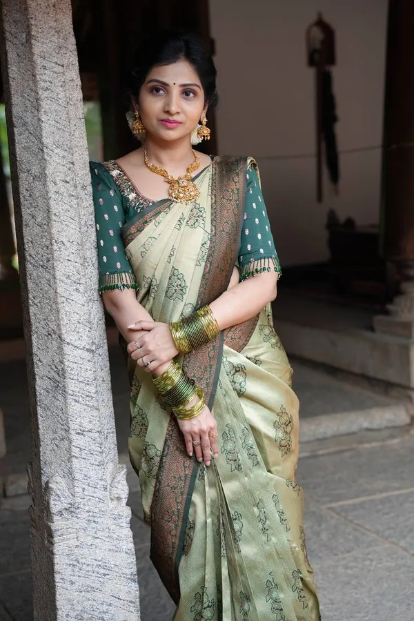 Green_Soft_Lichi_Silk_Saree_For_Women