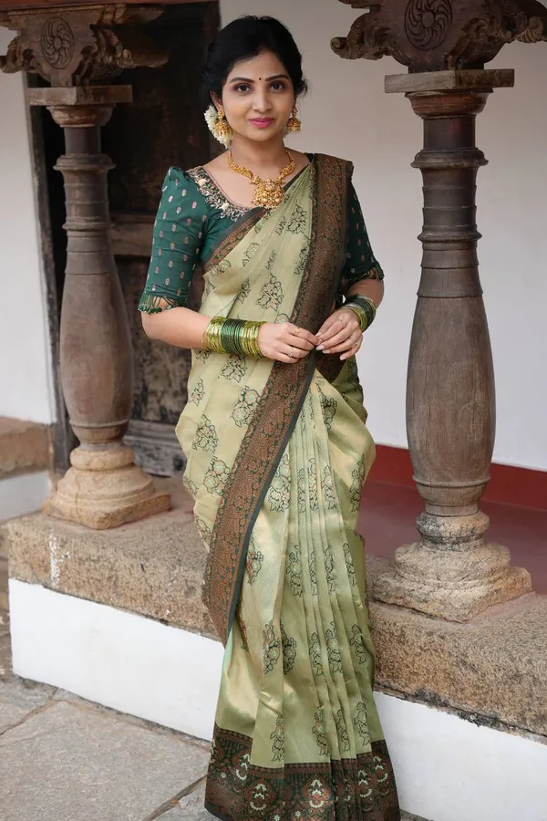 Green_Soft_Lichi_Silk_Saree_For_Women