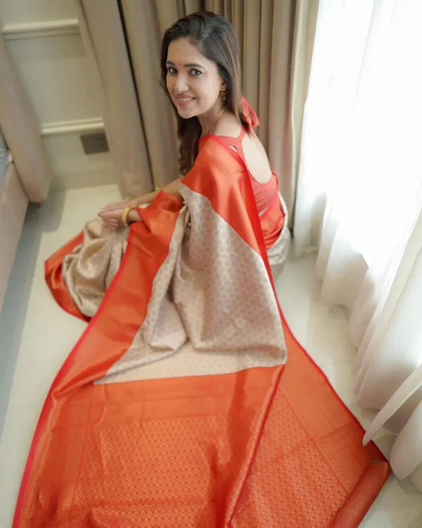 Cream_Soft_Lichi_Silk_Saree_For_Women