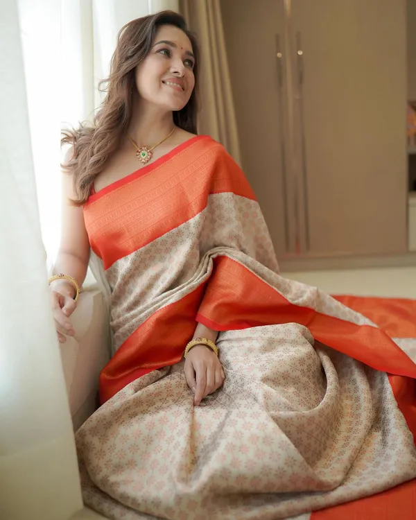 Cream_Soft_Lichi_Silk_Saree_For_Women
