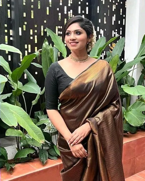 Black_Soft_Lichi_Silk_Saree_For_Women