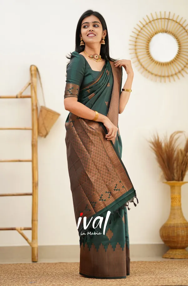 Dark_Green_Soft_Lichi_Silk_Saree_For_Women