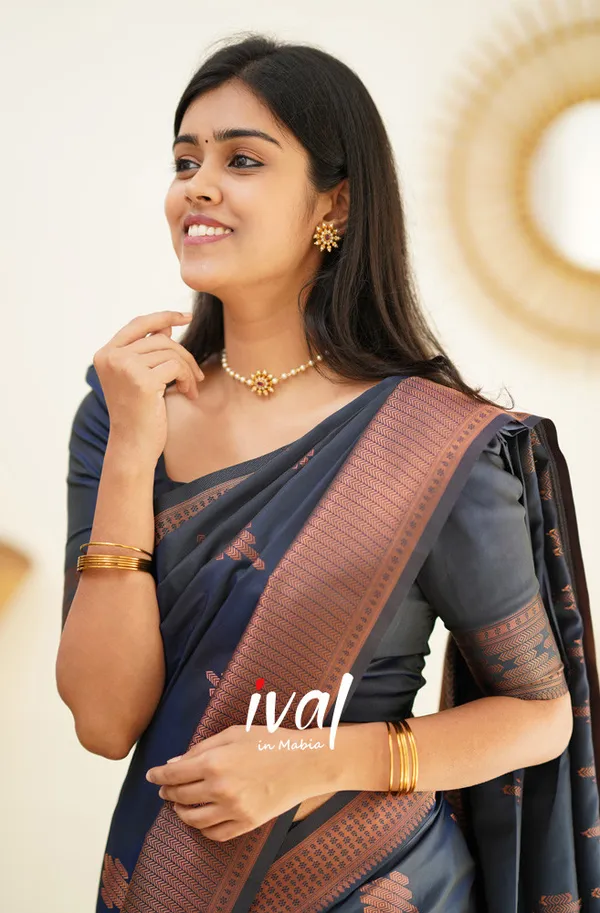Navy_Blue_Soft_Lichi_Silk_Saree_For_Women