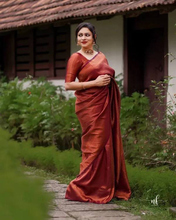 Maroon_Soft_Lichi_Silk_Saree_For_Women