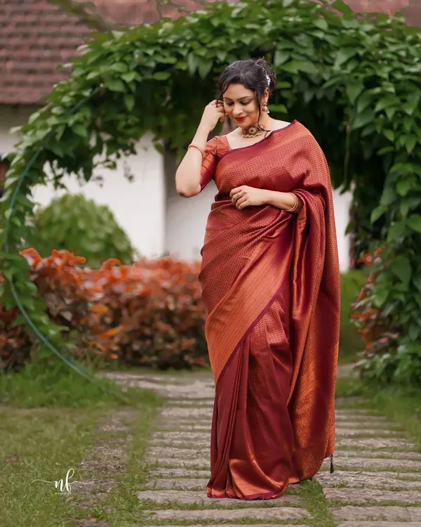 Maroon_Soft_Lichi_Silk_Saree_For_Women