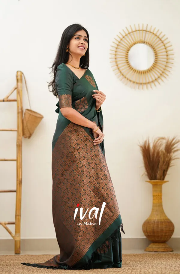 Dark_Green_Soft_Lichi_Silk_Saree_For_Women