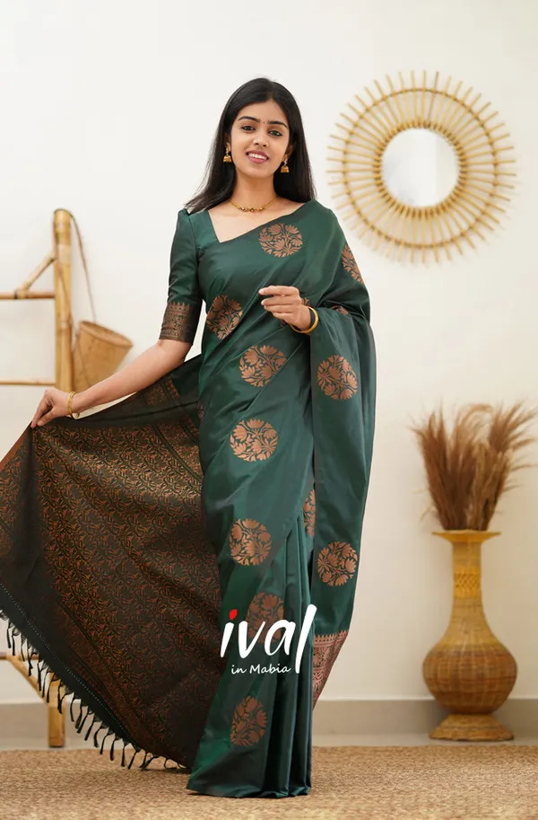 Dark_Green_Soft_Lichi_Silk_Saree_For_Women