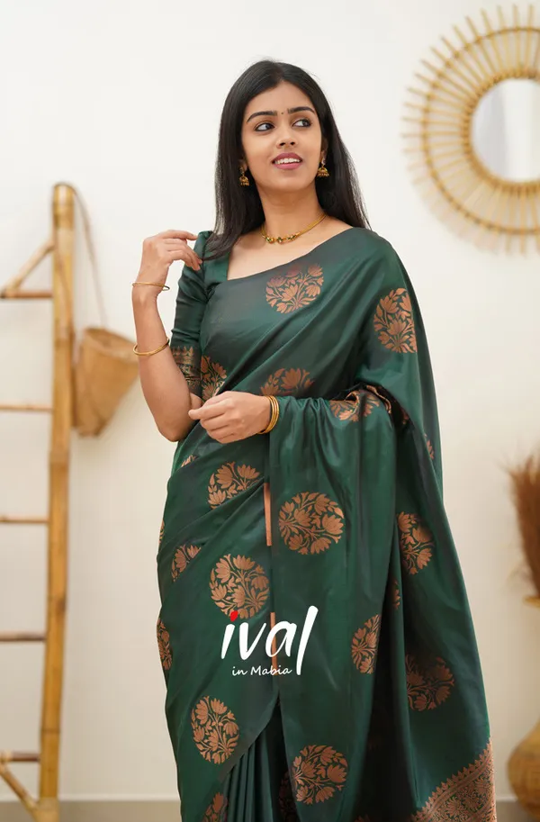 Dark_Green_Soft_Lichi_Silk_Saree_For_Women