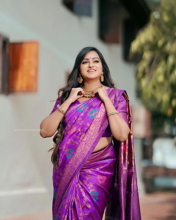 Purple_Banarasi_Soft_Lichi_Silk_Saree_For_Women