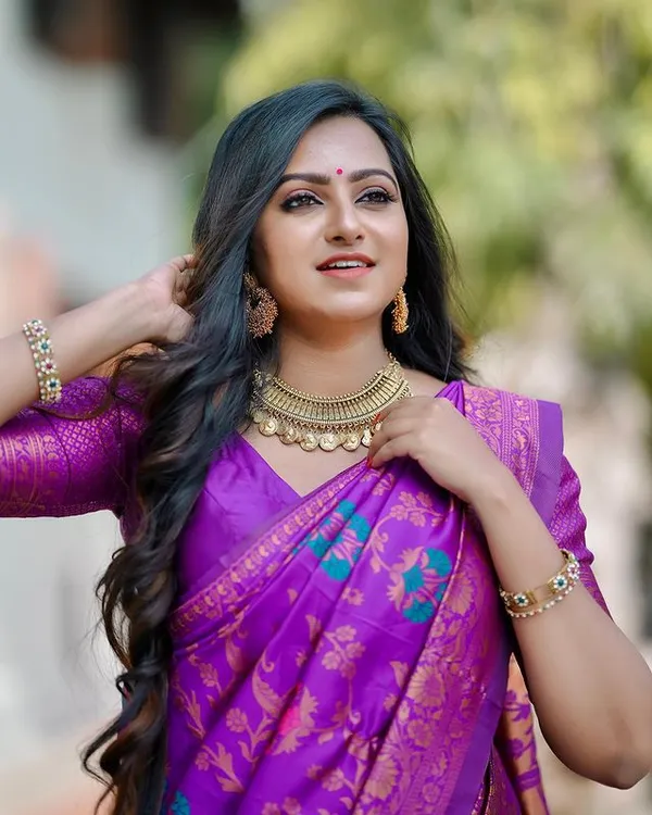 Purple_Banarasi_Soft_Lichi_Silk_Saree_For_Women