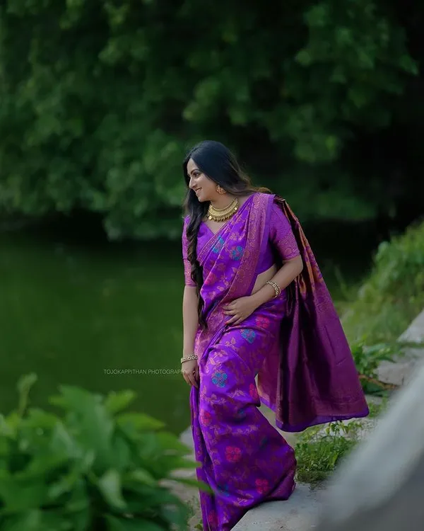 Purple_Banarasi_Soft_Lichi_Silk_Saree_For_Women