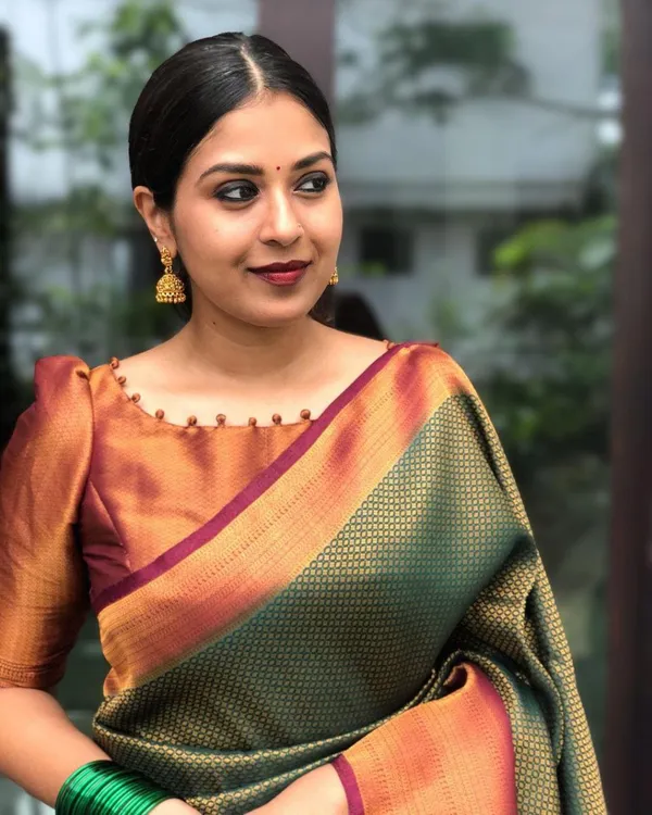 Green_Banarasi_Soft_Lichi_Silk_Saree_For_Women