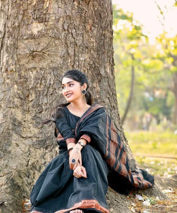 Black_Soft_Lichi_Silk_Saree_For_Women