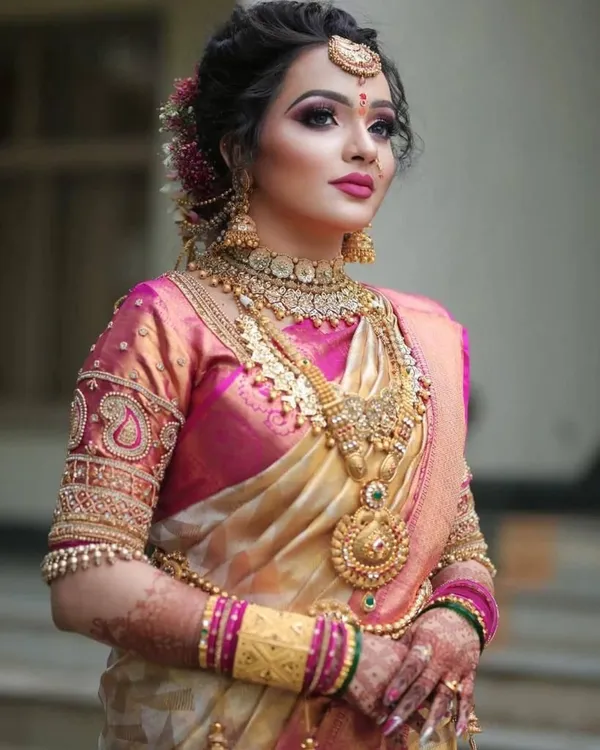 Cream_Saree_For_Women