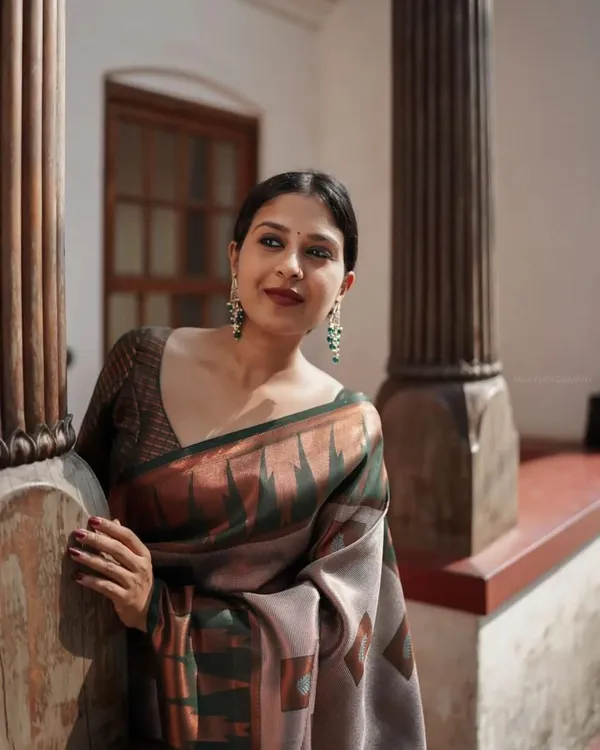 Grey_Saree_For_Women