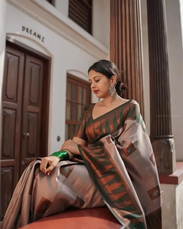 Grey_Saree_For_Women