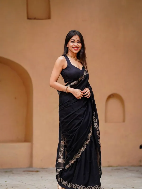 Black_Linen_Cotton_Saree_For_Women