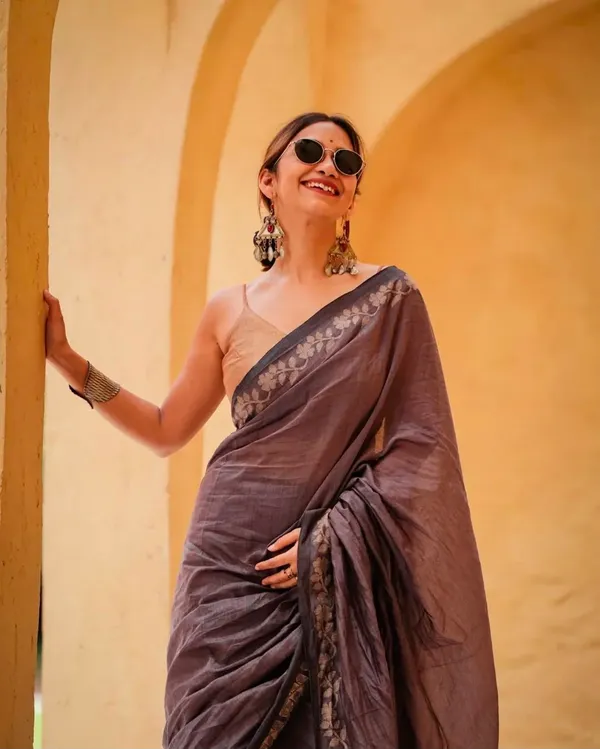 Grey_Linen_Cotton_Saree_For_Women