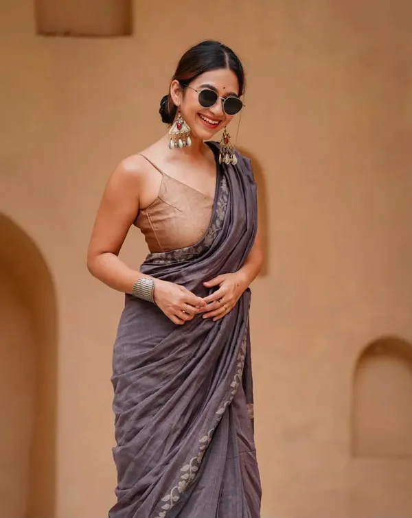 Grey_Linen_Cotton_Saree_For_Women