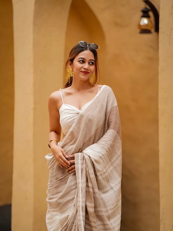 Beige_Linen_Cotton_Saree_For_Women