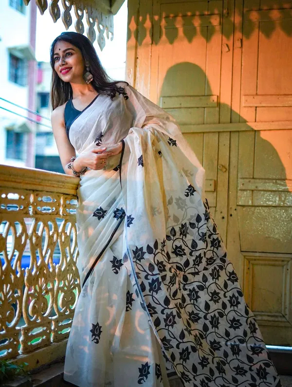 White_Linen_Cotton_Saree_For_Women