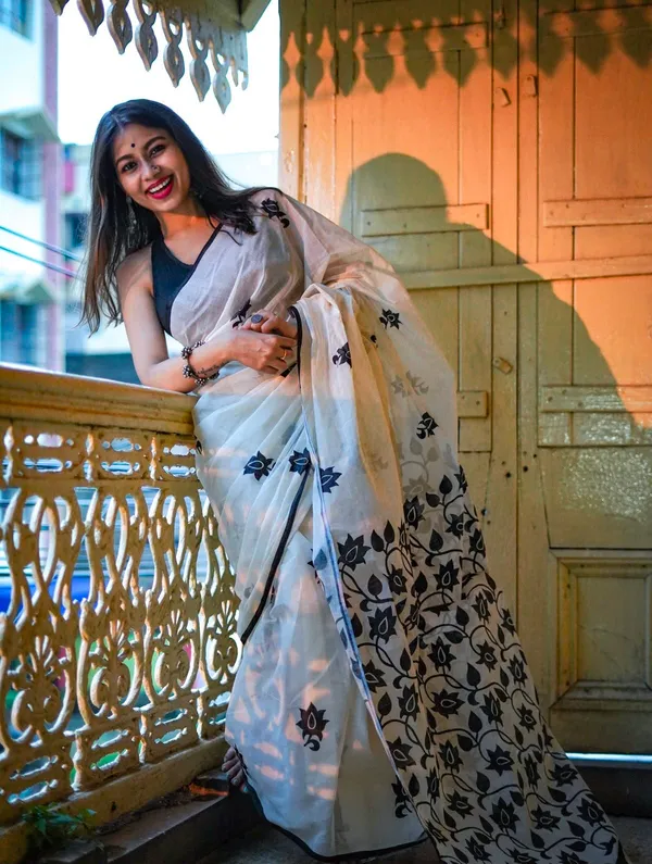 White_Linen_Cotton_Saree_For_Women
