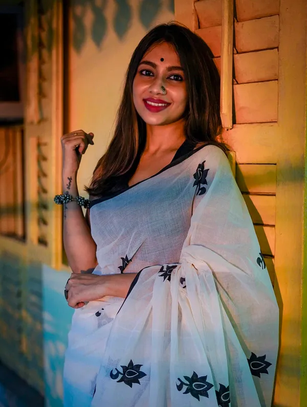 White_Linen_Cotton_Saree_For_Women