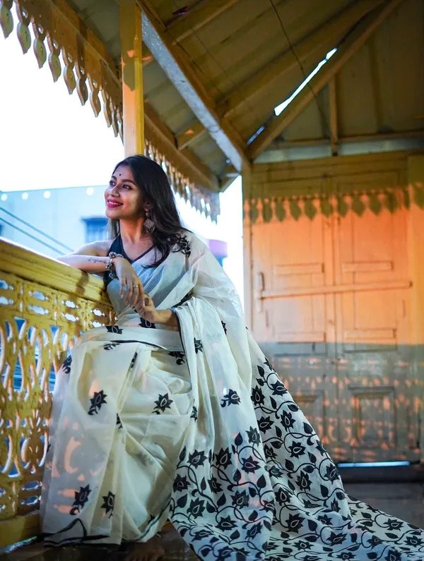 White_Linen_Cotton_Saree_For_Women