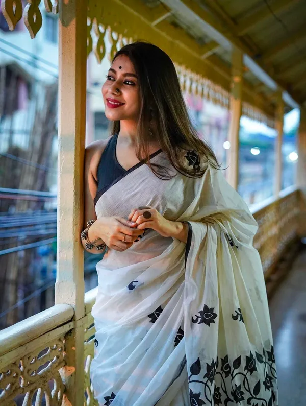 White_Linen_Cotton_Saree_For_Women