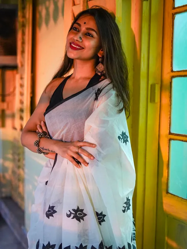White_Linen_Cotton_Saree_For_Women