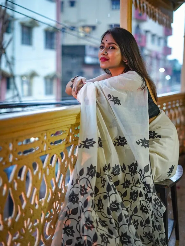 White_Linen_Cotton_Saree_For_Women