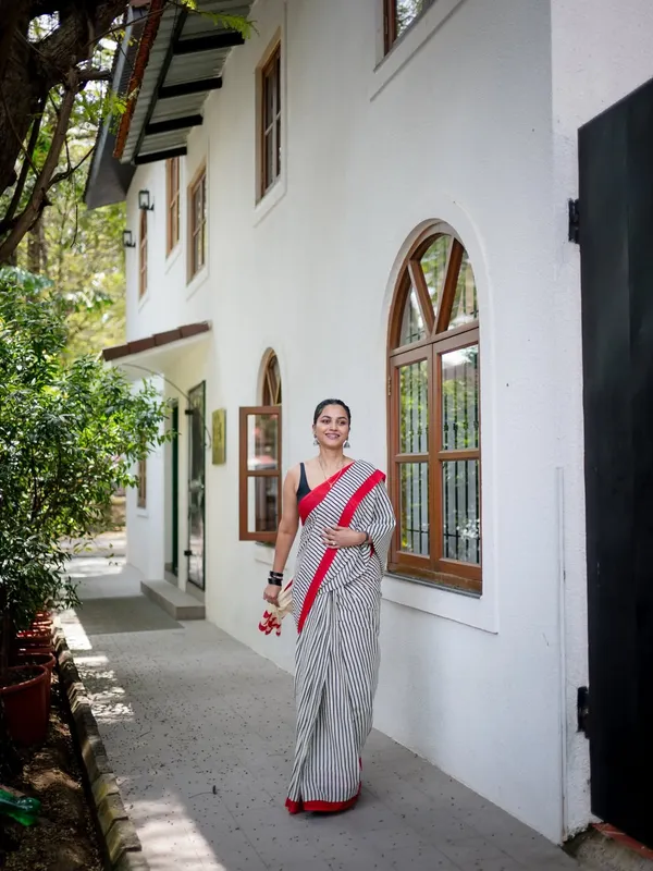 White_Premium_Linen_Cotton_Saree_For_Women