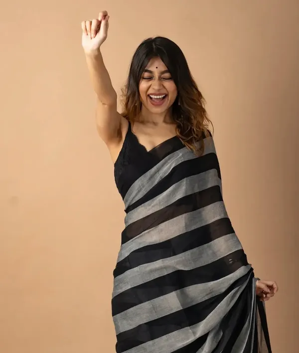 Black_Premium_Linen_Cotton_Saree_For_Women