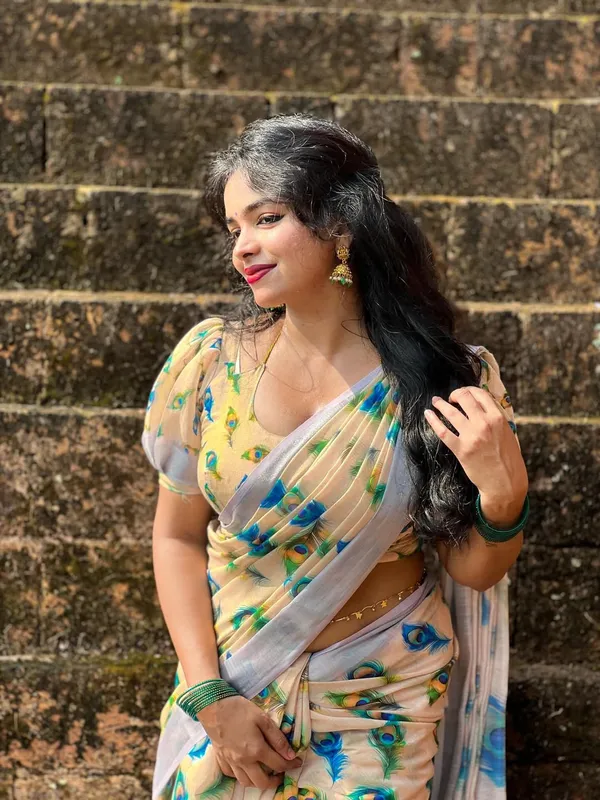 Cream_Premium_Linen_Cotton_Saree_For_Women