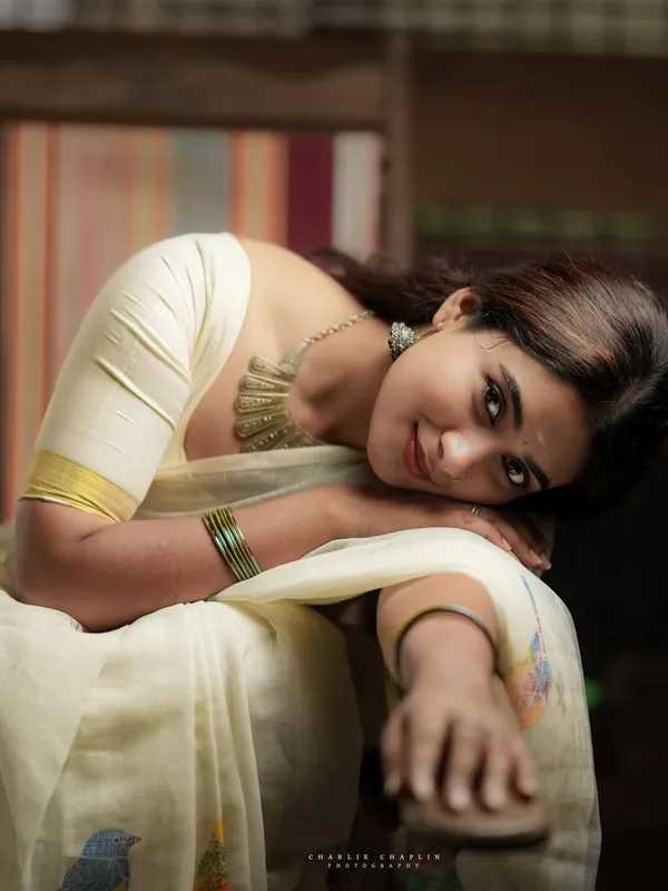 White_Premium_Linen_Cotton_Saree_For_Women