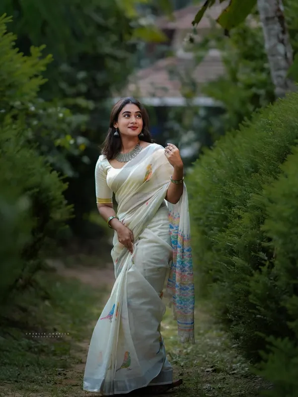 White_Premium_Linen_Cotton_Saree_For_Women