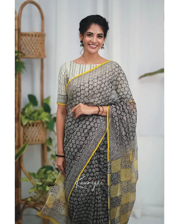 Off_White_Premium_Cotton_Kota_Check_Saree_For_Women