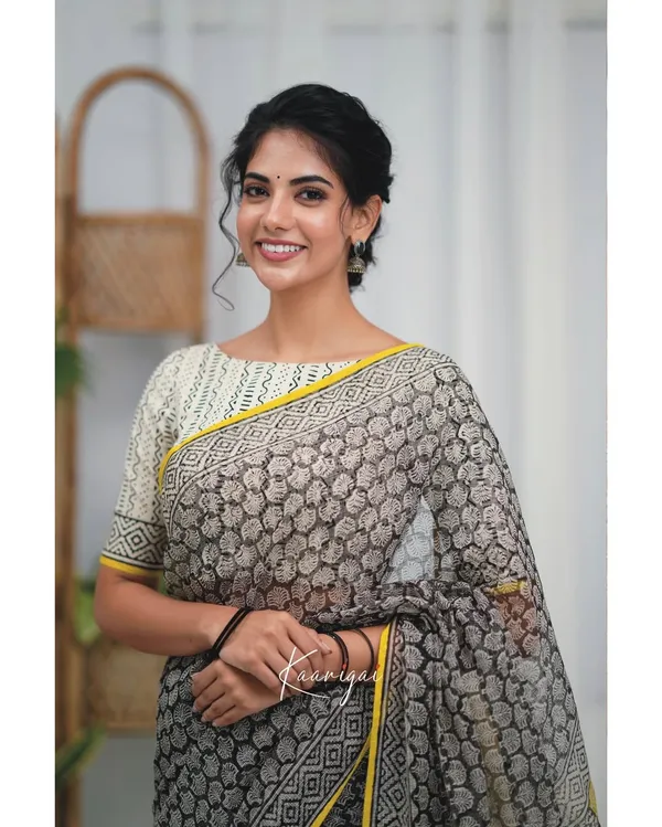 Off_White_Premium_Cotton_Kota_Check_Saree_For_Women
