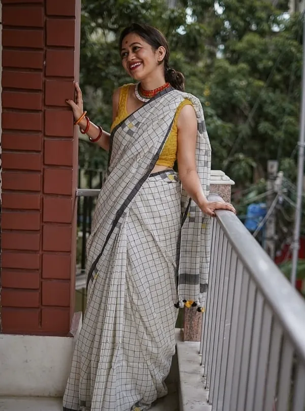 Off_White_Premium_Linen_Cotton_Saree_For_Women