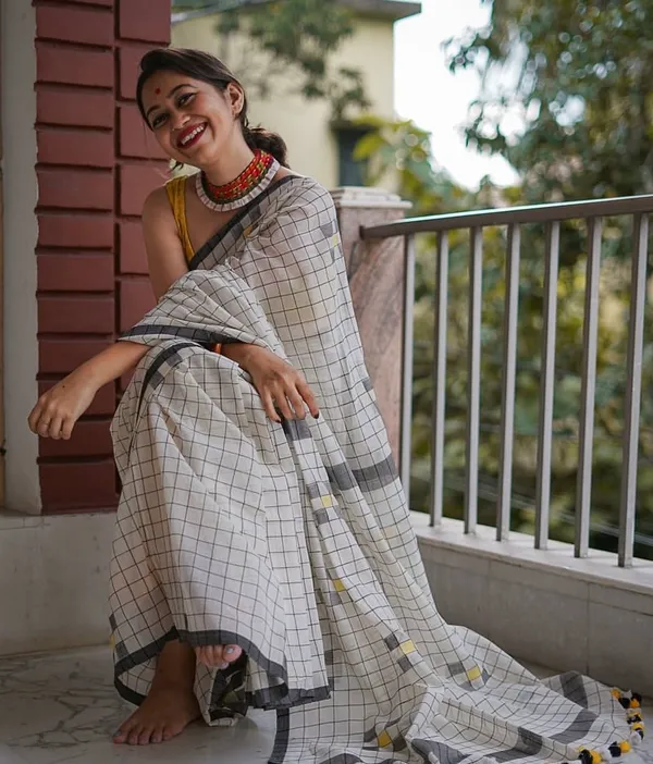 Off_White_Premium_Linen_Cotton_Saree_For_Women