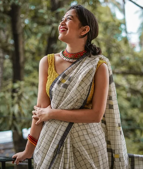 Off_White_Premium_Linen_Cotton_Saree_For_Women